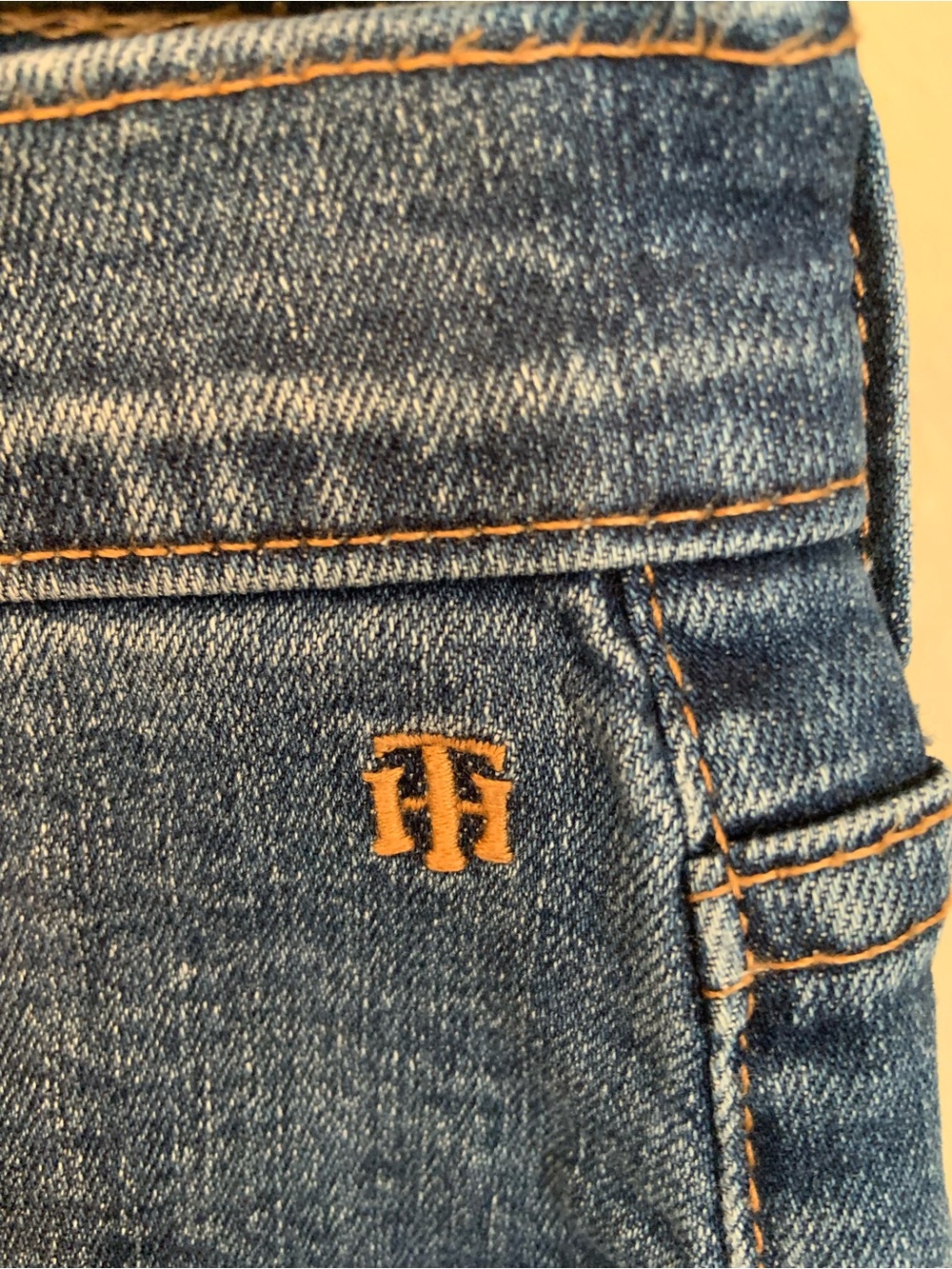 Tommy Hilfiger Dark Blue Denim Roll-Cuff Women's Shorts-women’s size 6 - Picture 3 of 4